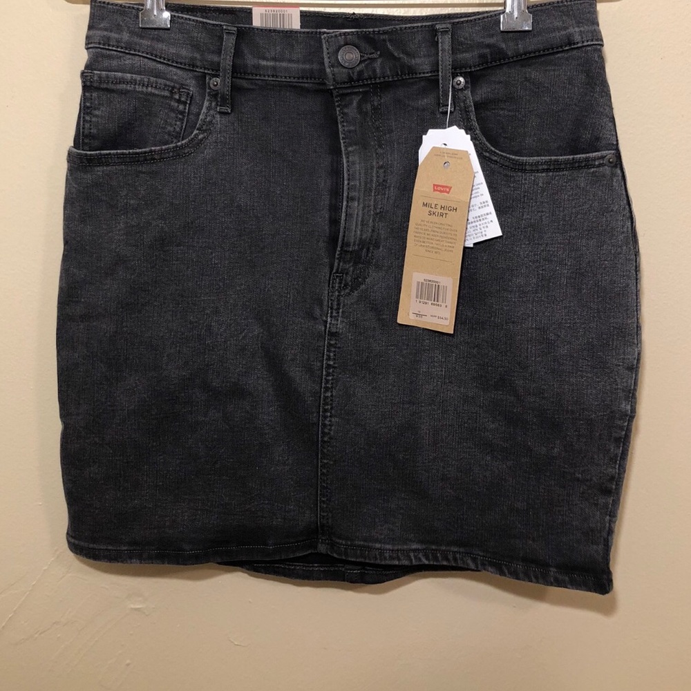 Levi’s skirt never worn
